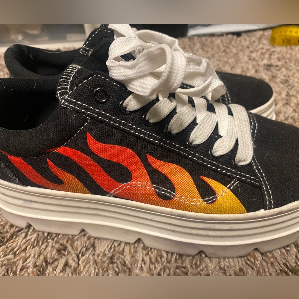 Flames platform tennis shoes Koi